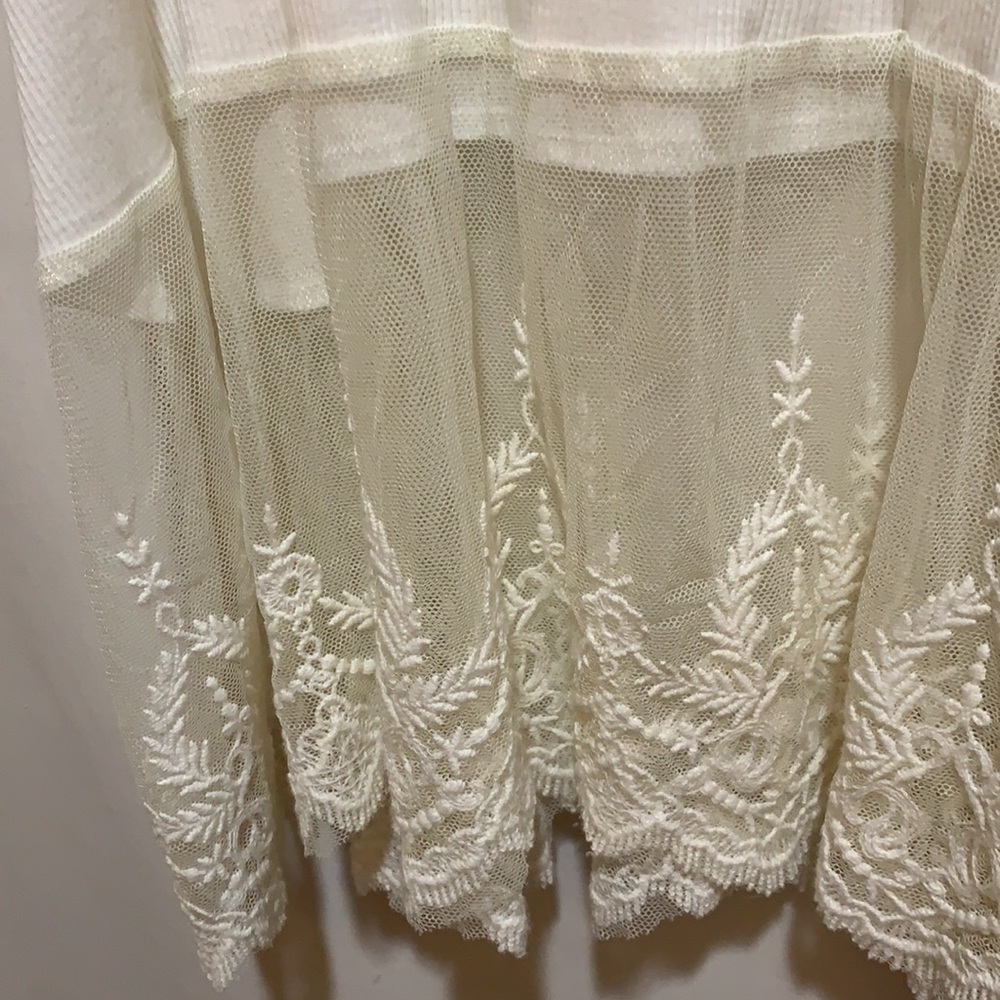 UMGEE WHT TUNIC TOP KNIT WITH LACE BOTTOM SZ S